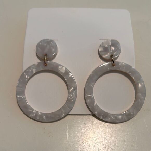 Jewelry - Elegant Gray Hoop Earrings